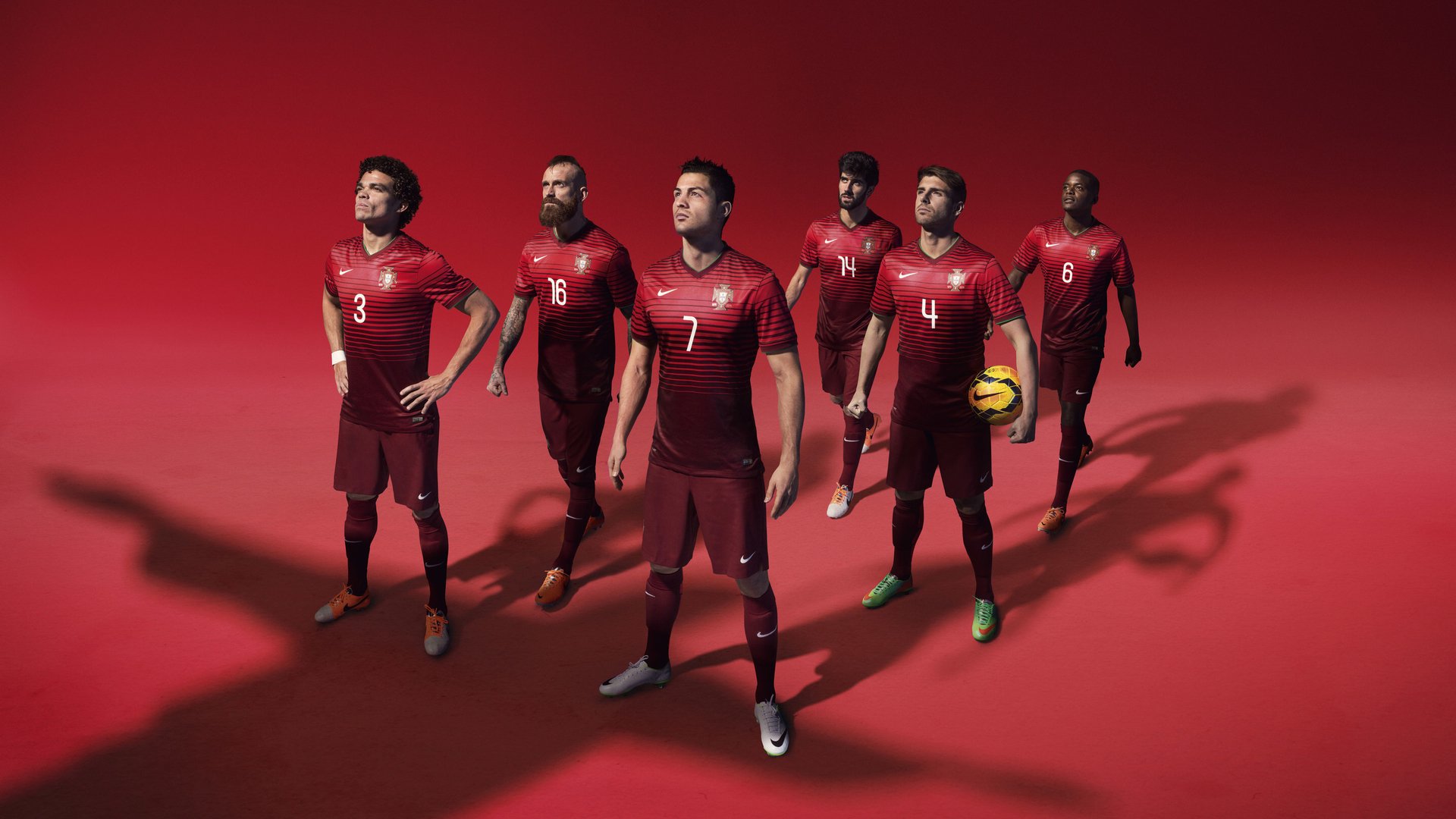 尼尔·巴特尔展现出极强的防守意识,成为袋鼠队的防线核心,尼尔巴纳德