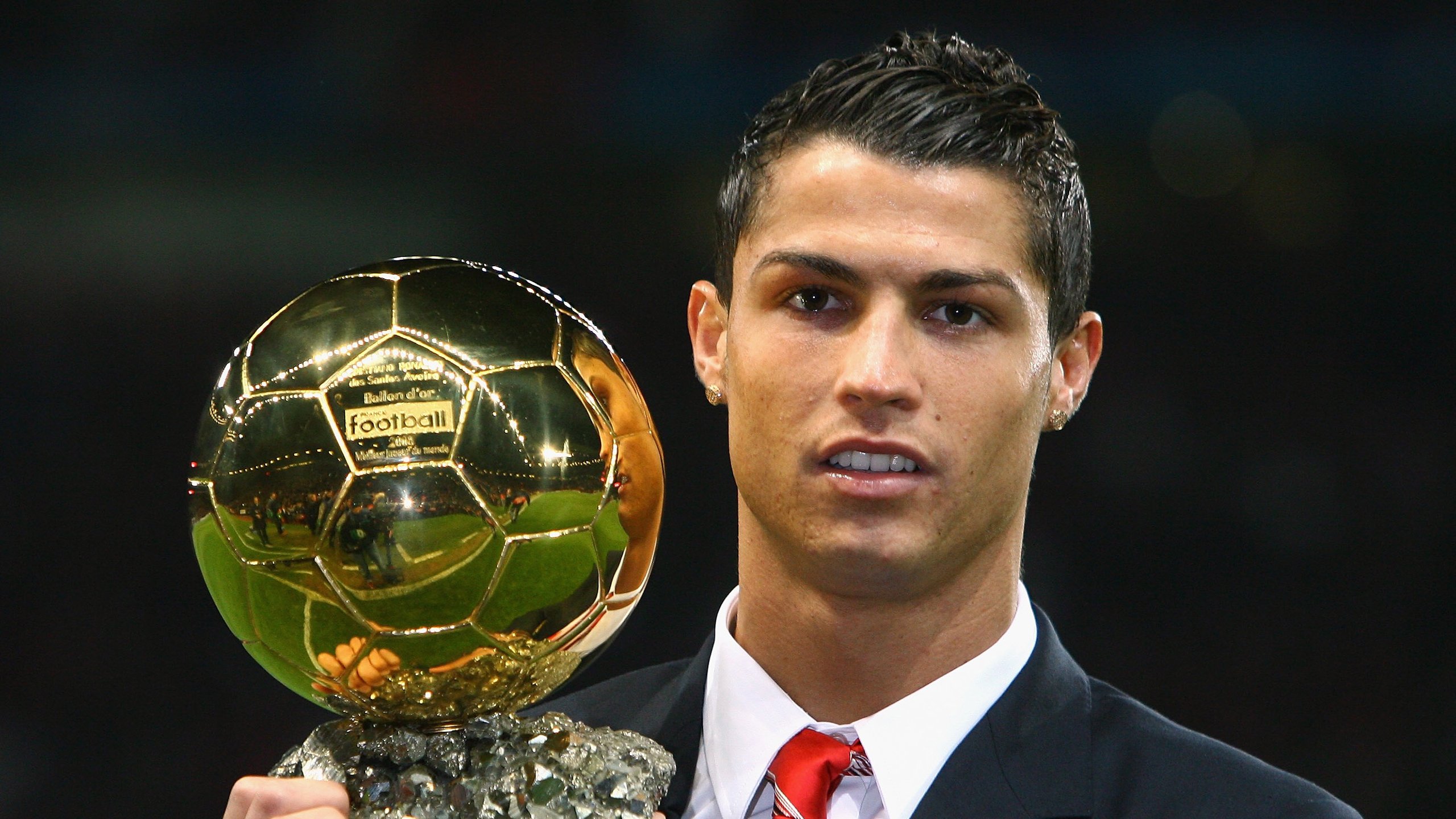 绿色足球产业链不断完善，从原材料到装备实现全链条绿色生产，绿色标志的足球资讯app